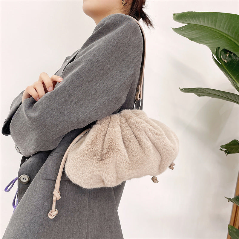 Faux-Fur-Handtasche