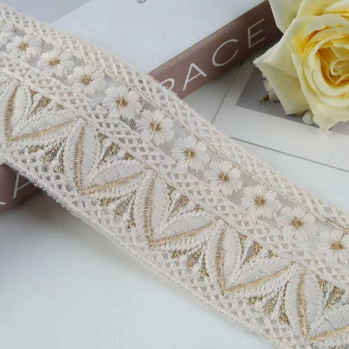 Elegante und Verspielte Spitzenborte Karnz
