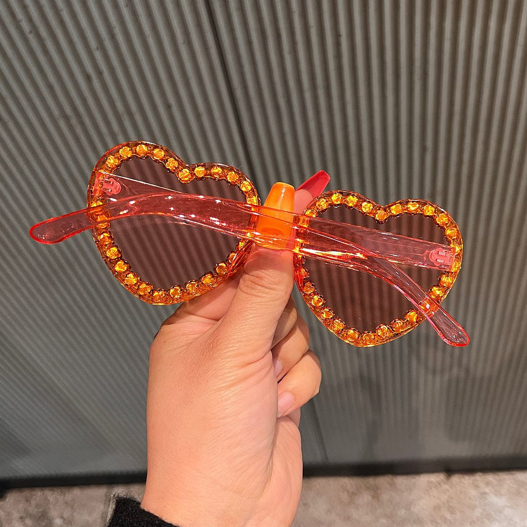 Damen Herzförmige Sonnenbrille mit Strassverzierung Karnz