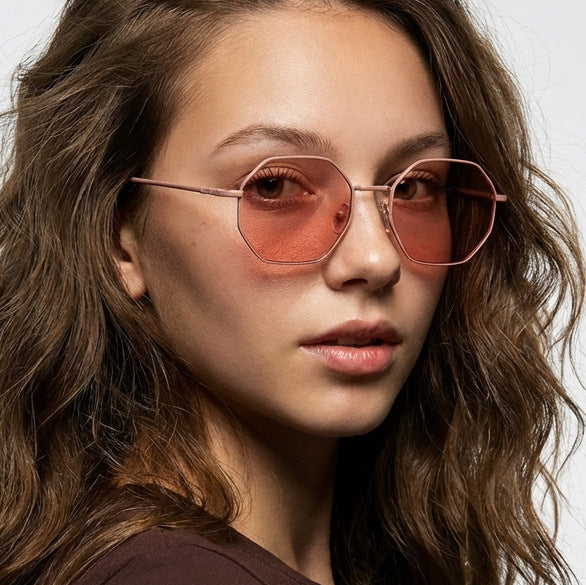 Damen octagonale Sonnenbrille mit eleganten Metallakzenten Karnz