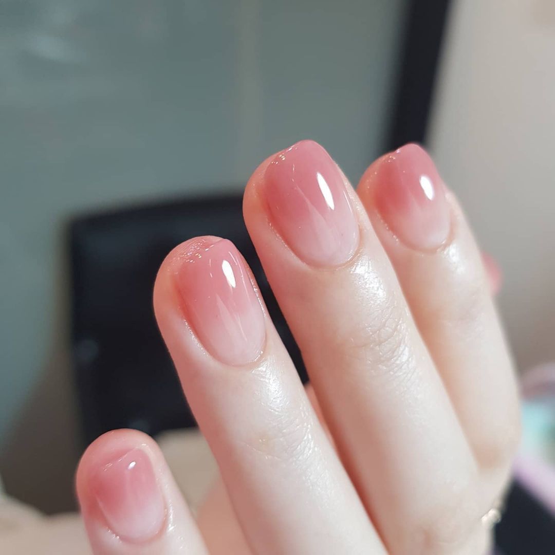 Elegante und Natürliche Nagelverzierung Karnz