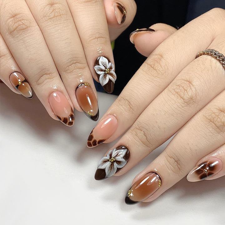 Künstlerisches Drucknagelset mit Blumen- und Farbblockdesign Karnz