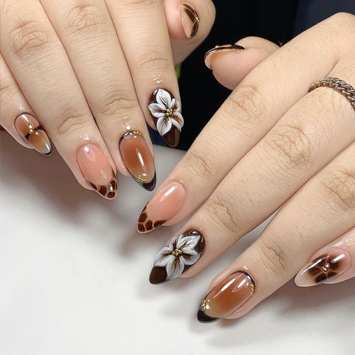 Künstlerisches Drucknagelset mit Blumen- und Farbblockdesign Karnz