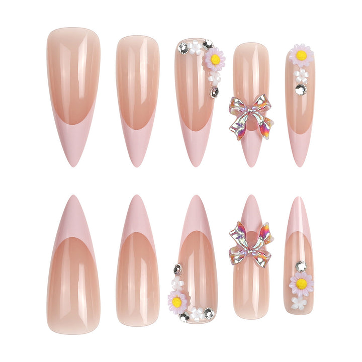 Elegante Stiletto Press-On Nägel mit floralen und Schmuckakzenten Karnz