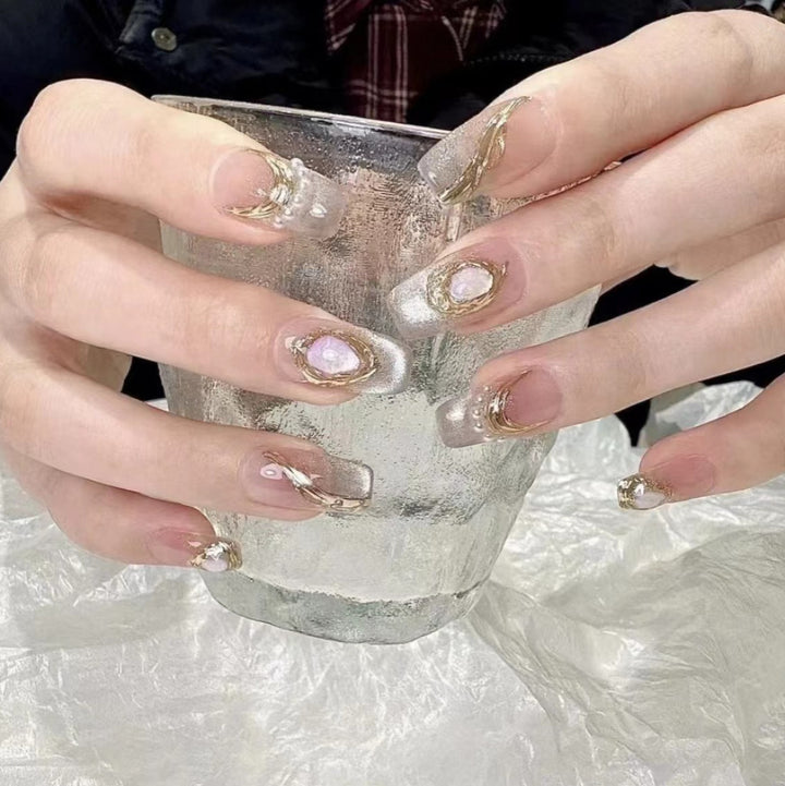 Elegantes Press-On Nail Set mit irisierendem Design