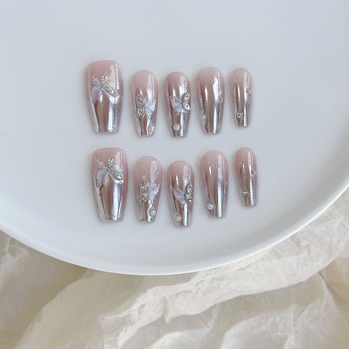 Elegantes Press-On-Nagelkunst-Set mit floralen Verzierungen