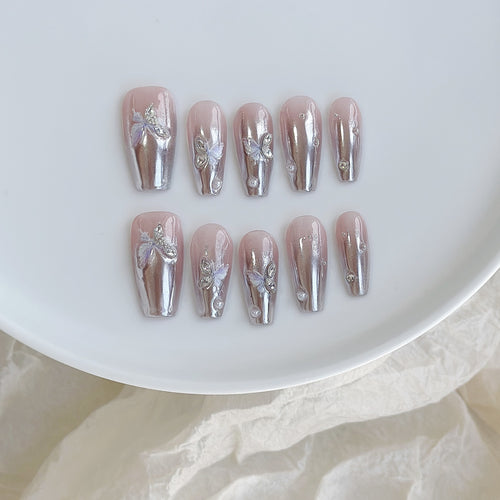 Elegantes Press-On-Nagelkunst-Set mit floralen Verzierungen