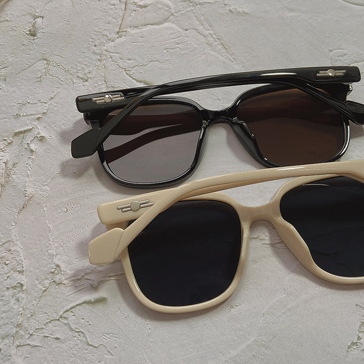 Modische Oversized Sonnenbrille Im Zeitgenössischen Design Karnz