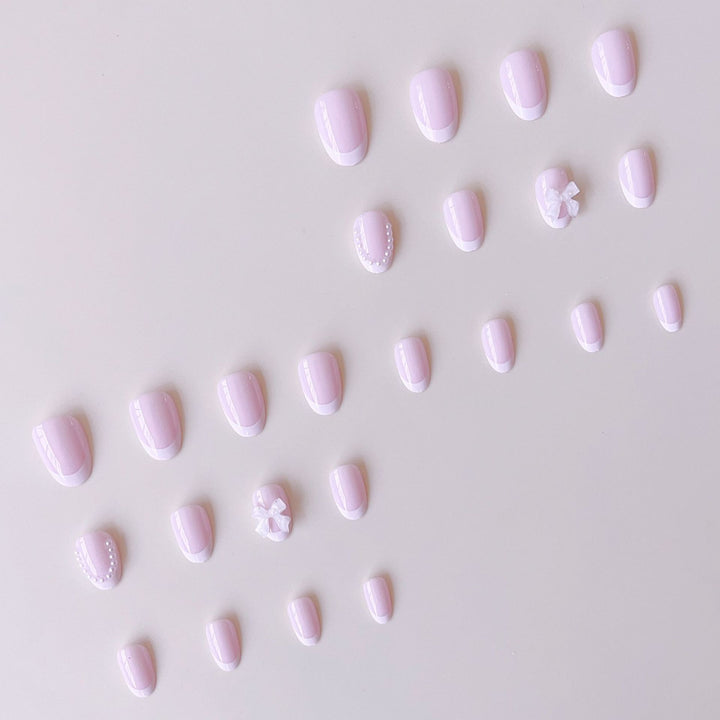 Kunstnagelset mit eleganten 3D-Blüten- und Spitzenakzenten Karnz