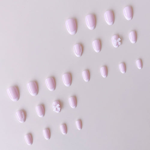 Kunstnagelset mit eleganten 3D-Blüten- und Spitzenakzenten Karnz