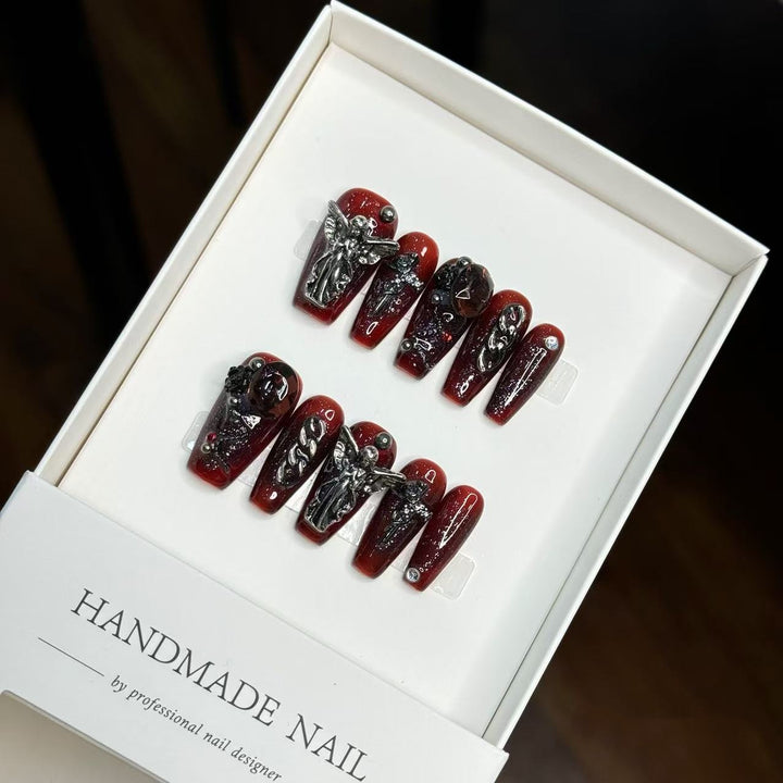 Künstlerisches Press-On-Nagelset mit 3D-Gothic-Akzenten