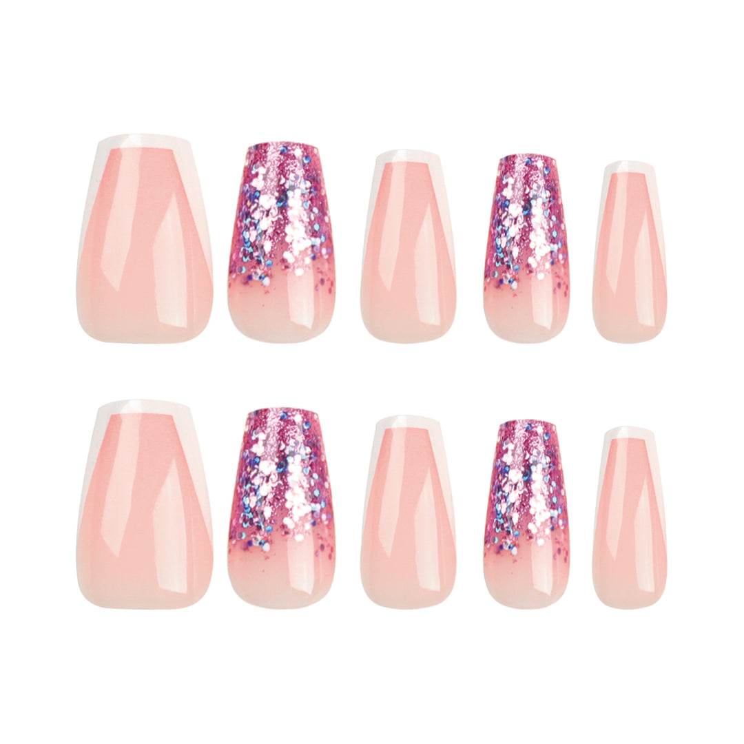 Glamouröse Glitzer-Nägel mit Eleganter French-Tip Karnz