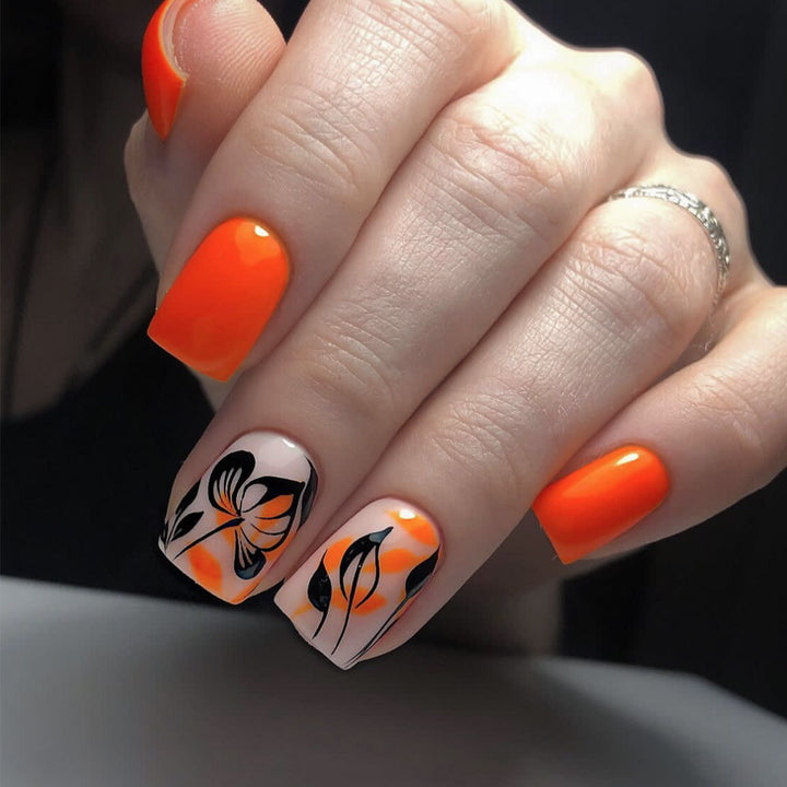 Künstlerisches Floral Nail Art Design Karnz