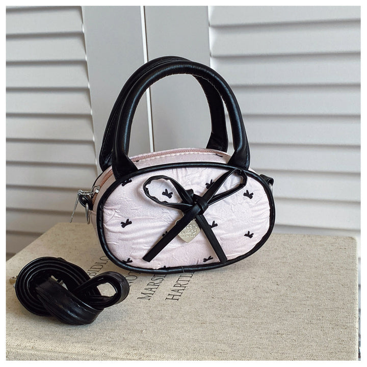 Gepolsterte Mini-Handtasche mit Herzdetail Karnz