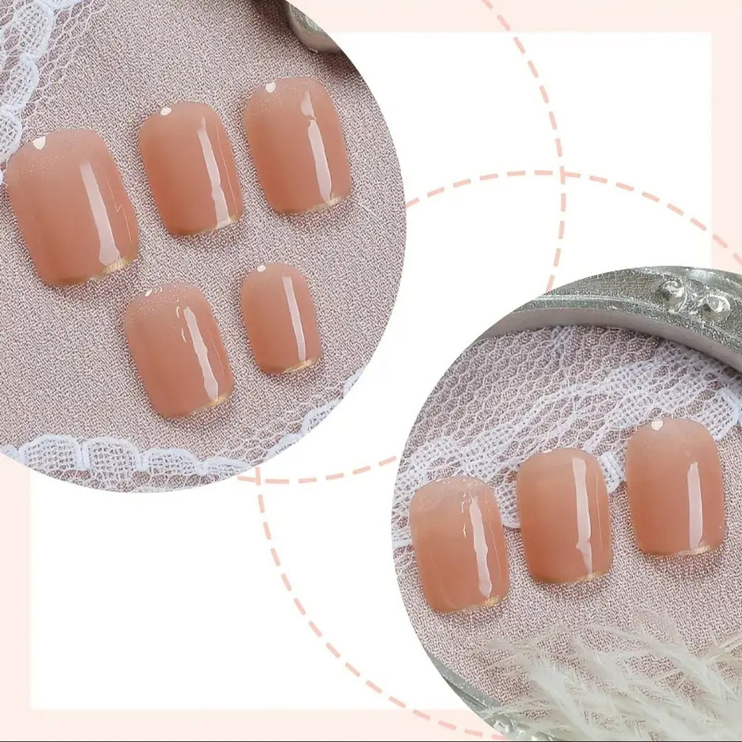 Nagelkunstset mit eleganten Goldakzenten Karnz