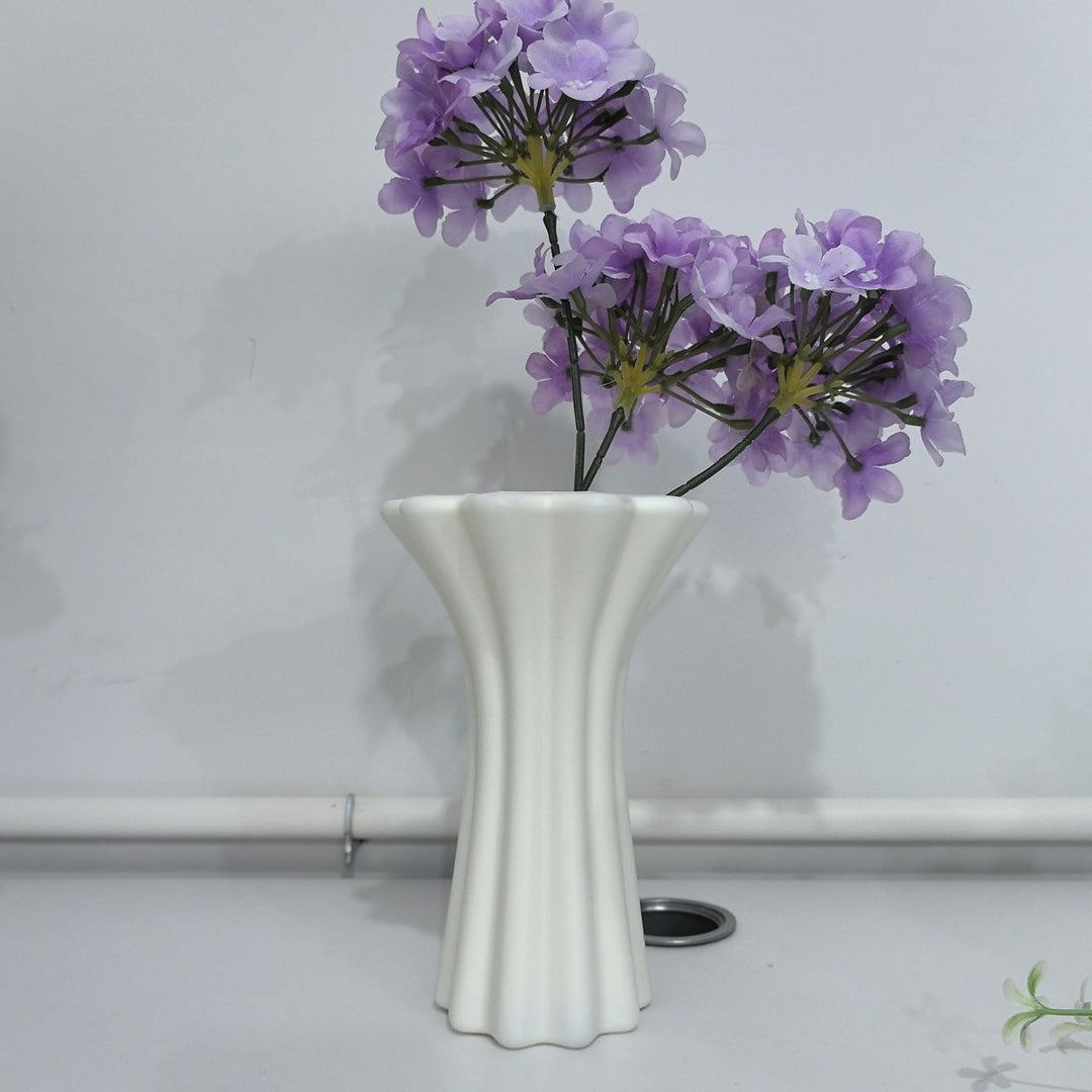 Skulptierte dekorative Blumenvase Karnz