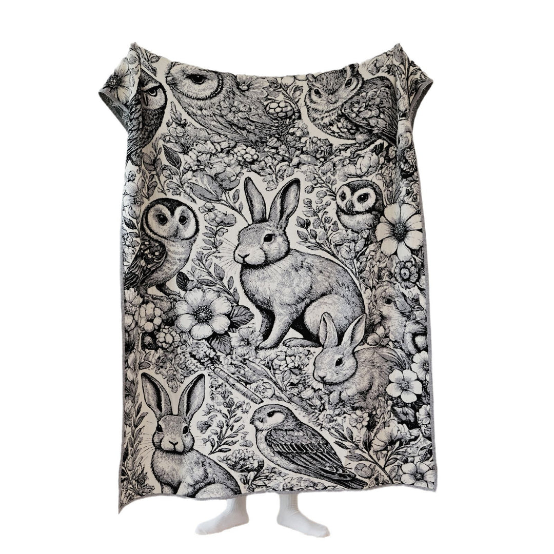 Kuschelige Wohndecke mit detailliertem Jacquard-Tiermotiv