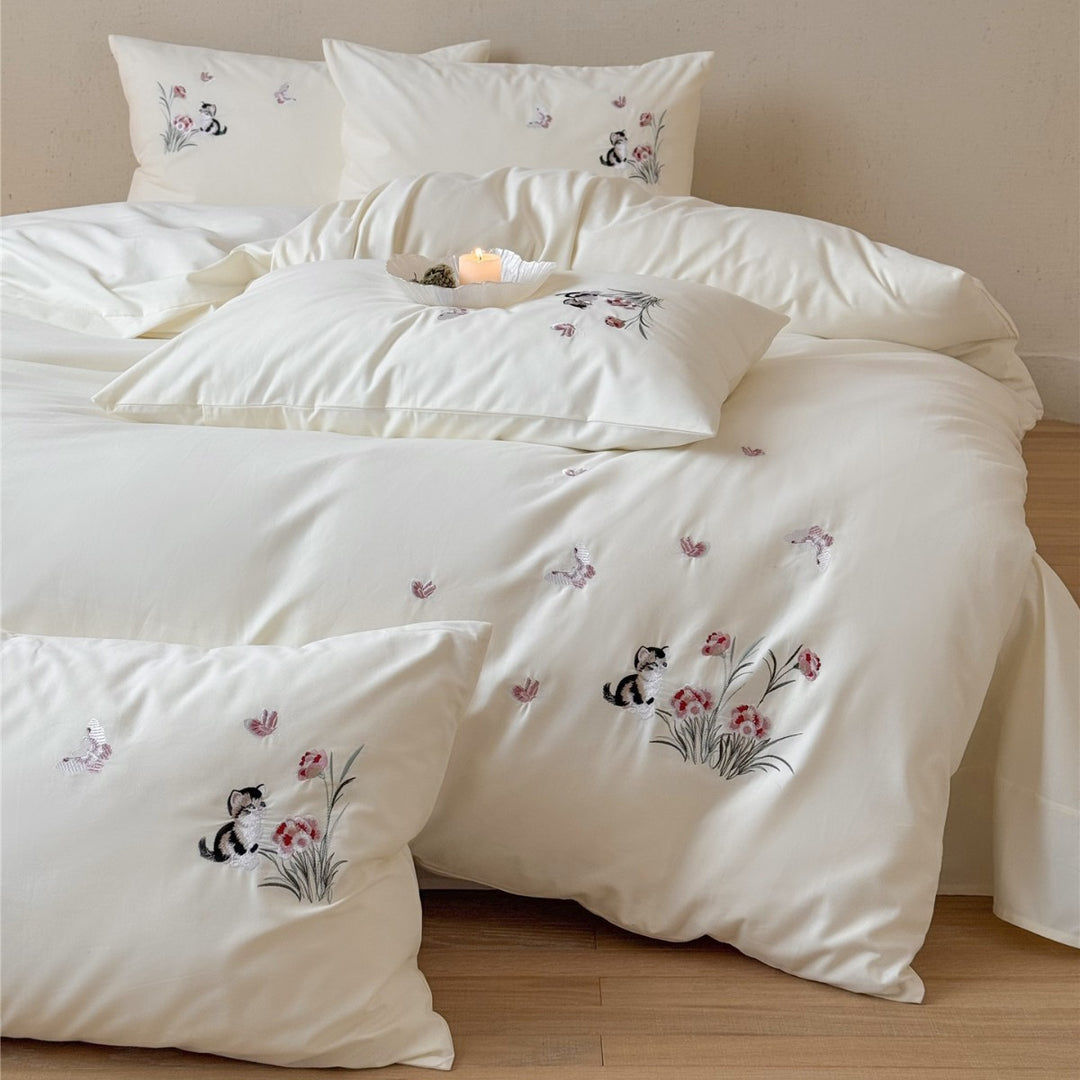 Bestickte Baumwollsatin-Bettwäsche mit Katzen- und Blumenmotiv