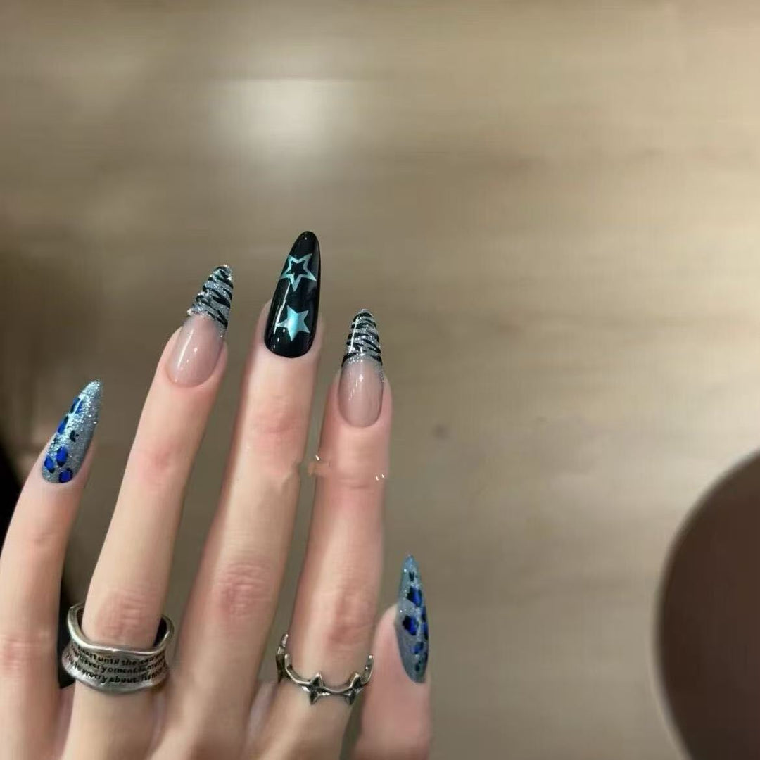 Glamouröse Gel-Nagelkunstverlängerungen Karnz