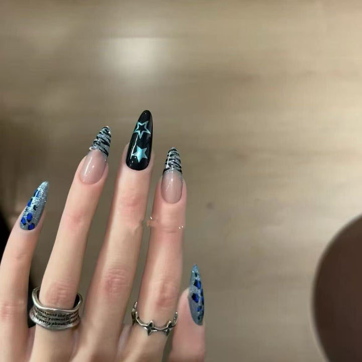 Glamouröse Gel-Nagelkunstverlängerungen Karnz