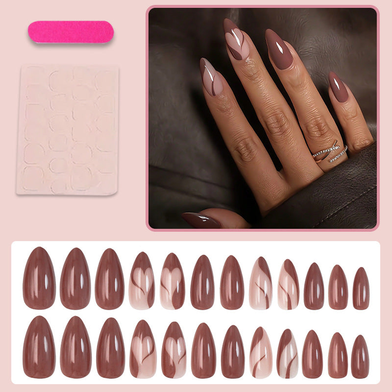 Kunstnagelset mit eleganten und kreativen Design-Elementen Karnz