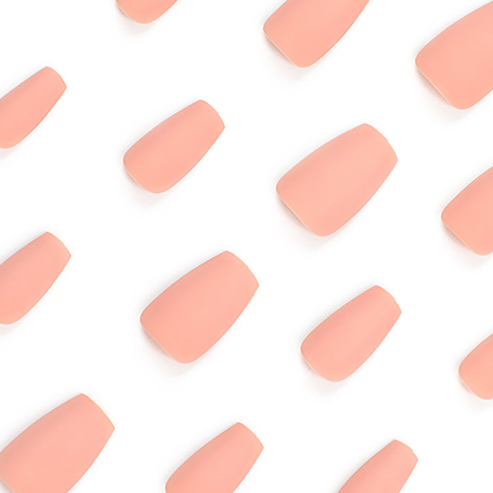 Elegante Nail Art mit Mattem Finish Karnz