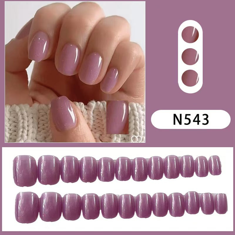 Glänzende Press-On-Nageltips mit elegantem Finish