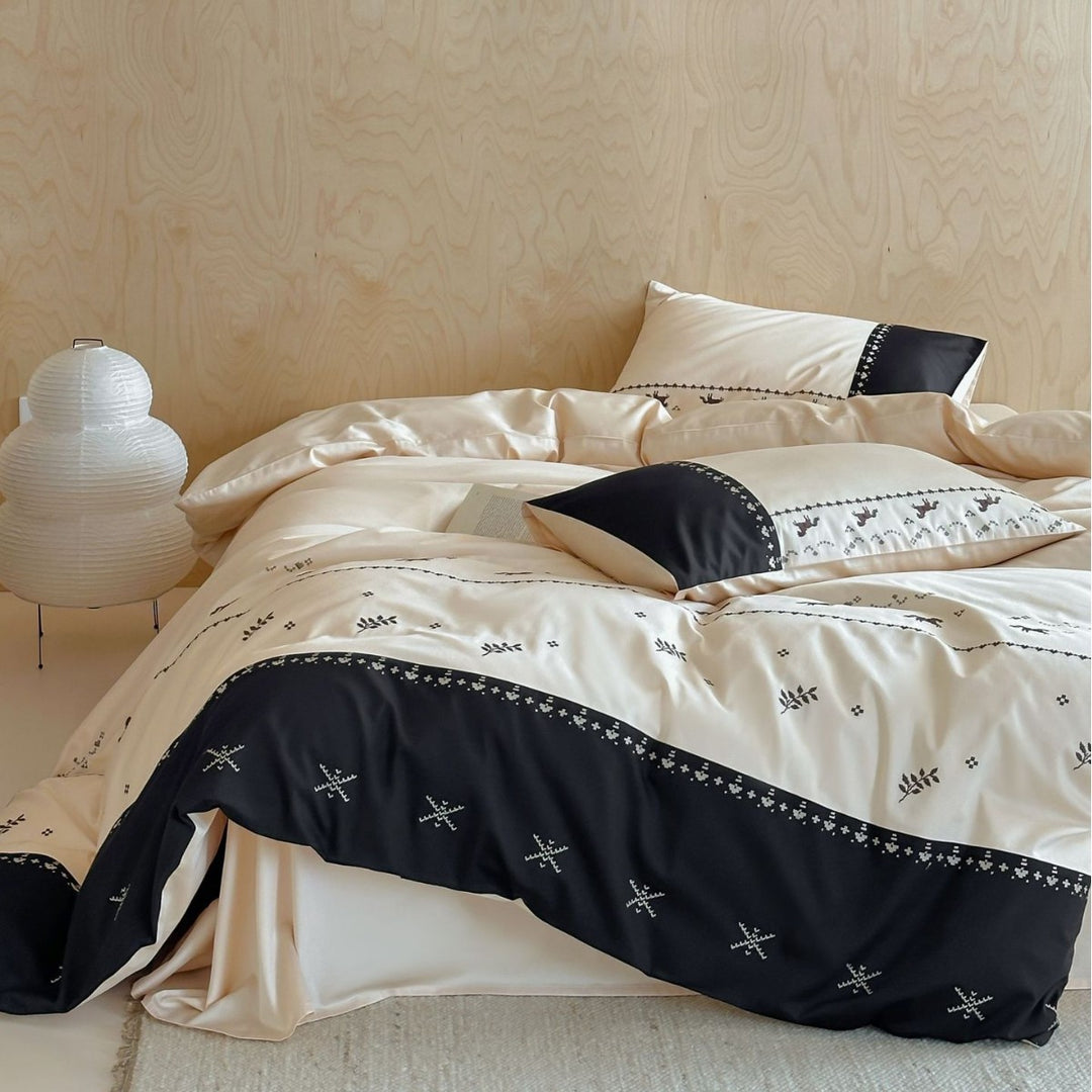 Satin-Effekt Reiter Bestickte Bettwäsche Set mit Kontrastkante