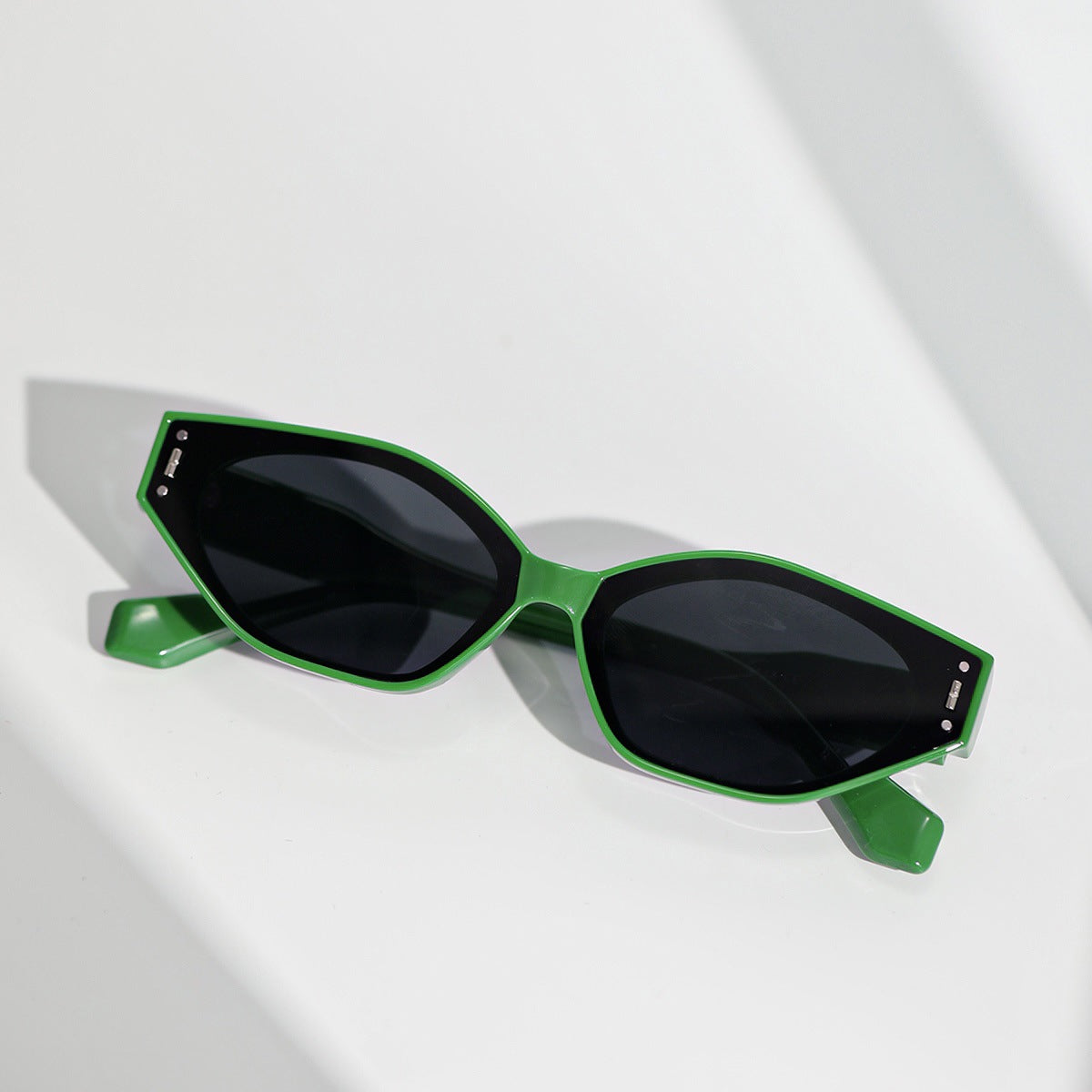 Damen geometrische Sonnenbrille im futuristischen Design Karnz