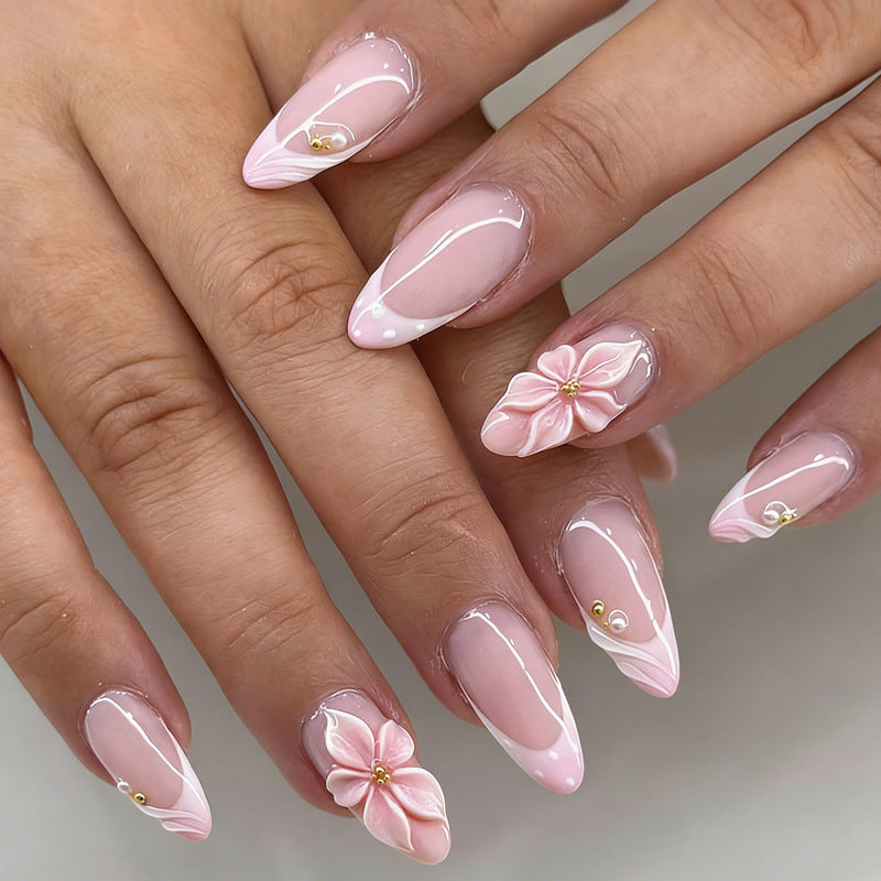 Kunstnagelset mit floraler Akzentgestaltung Karnz