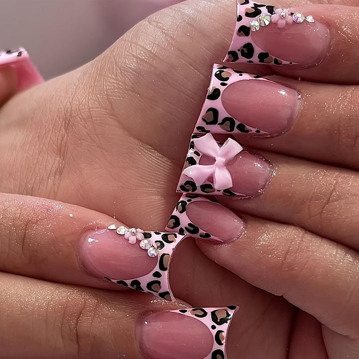Glamouröse Blumene und Leopardenmuster Press-On Nagelkunst Karnz
