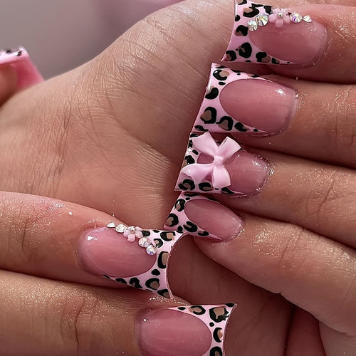 Glamouröse Blumene und Leopardenmuster Press-On Nagelkunst Karnz