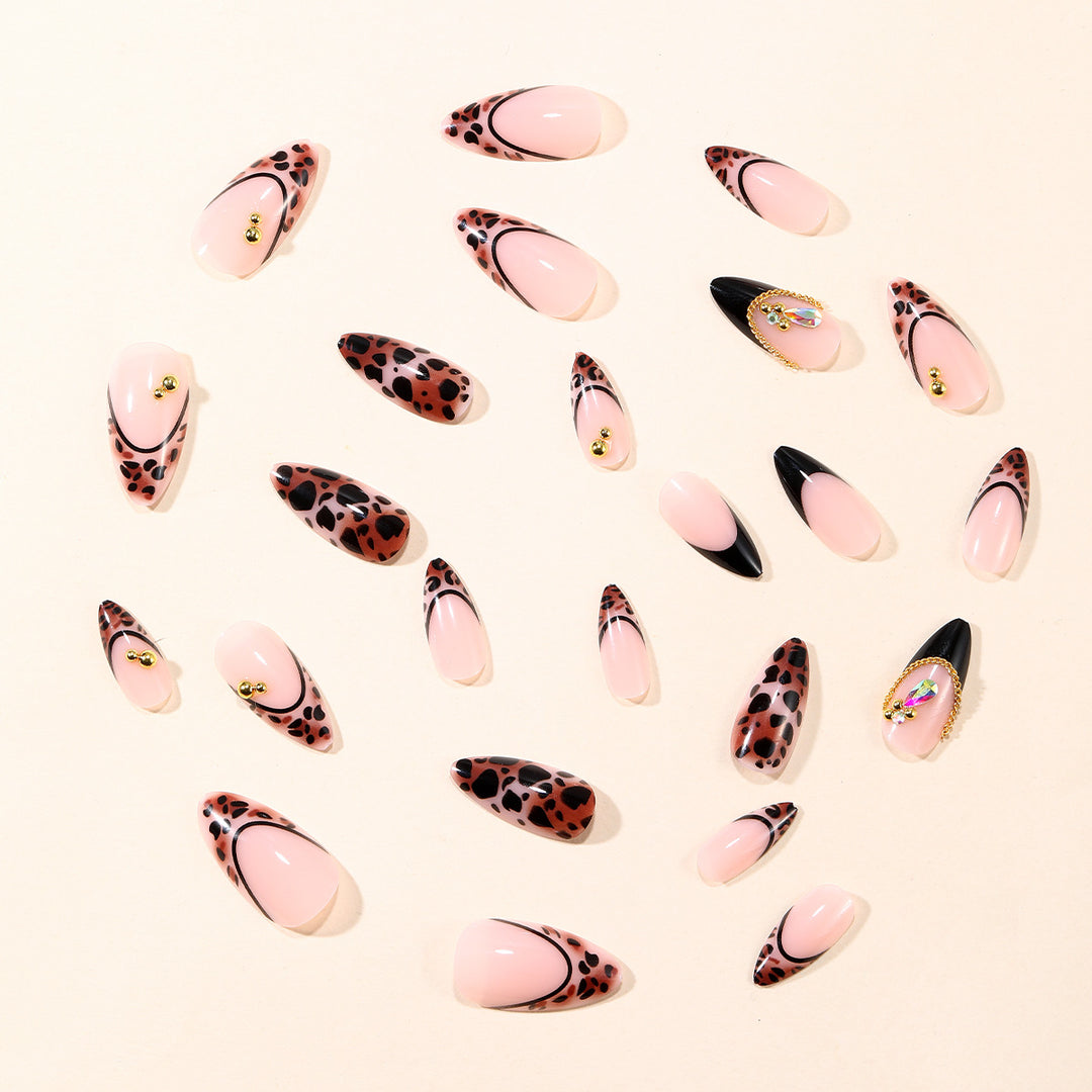 Künstlerische Leopardenmuster Stiletto Nagelkunst Extensions Karnz