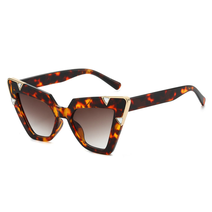 Statement Cat-Eye Sonnenbrillen mit dekorativen Akzenten Karnz