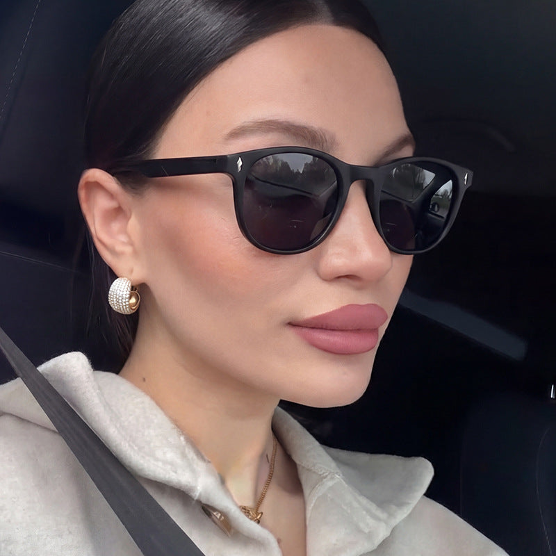 Damen stylische Sonnenbrille mit ergonomischem Rahmen und schützendem UV-Filter Karnz