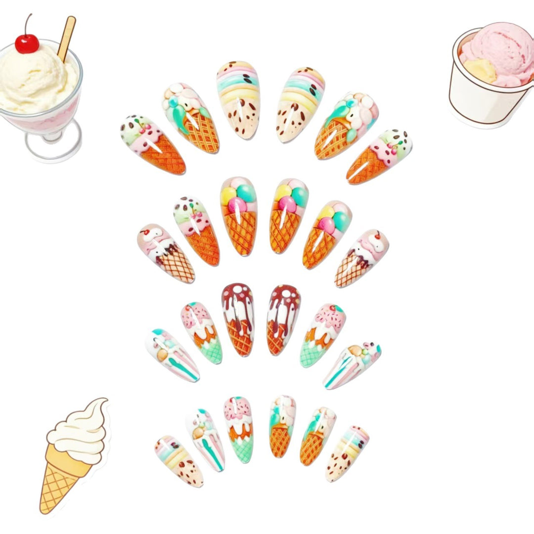 Kreative Kunstnägel mit Eiscreme-Motiv Karnz