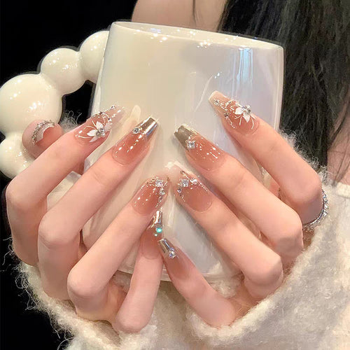 Dekorative Glam Faux Nagelkunst Karnz