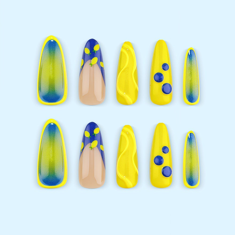 Kreatives Kunstnagel-Set mit bunten und einzigartigen Designs Karnz