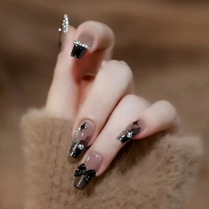 Glamouröse Design-Nägel Karnz