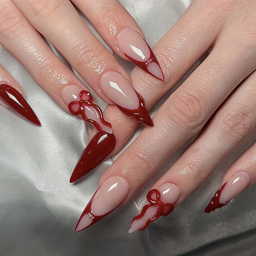 Hochwertiges Kunstnagelset mit eleganten Spitzen und Schleifenverzierungen Karnz