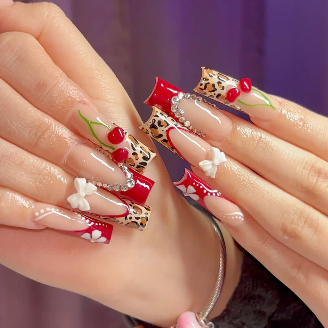 Dekorative Stiletto Nagelkunst Karnz