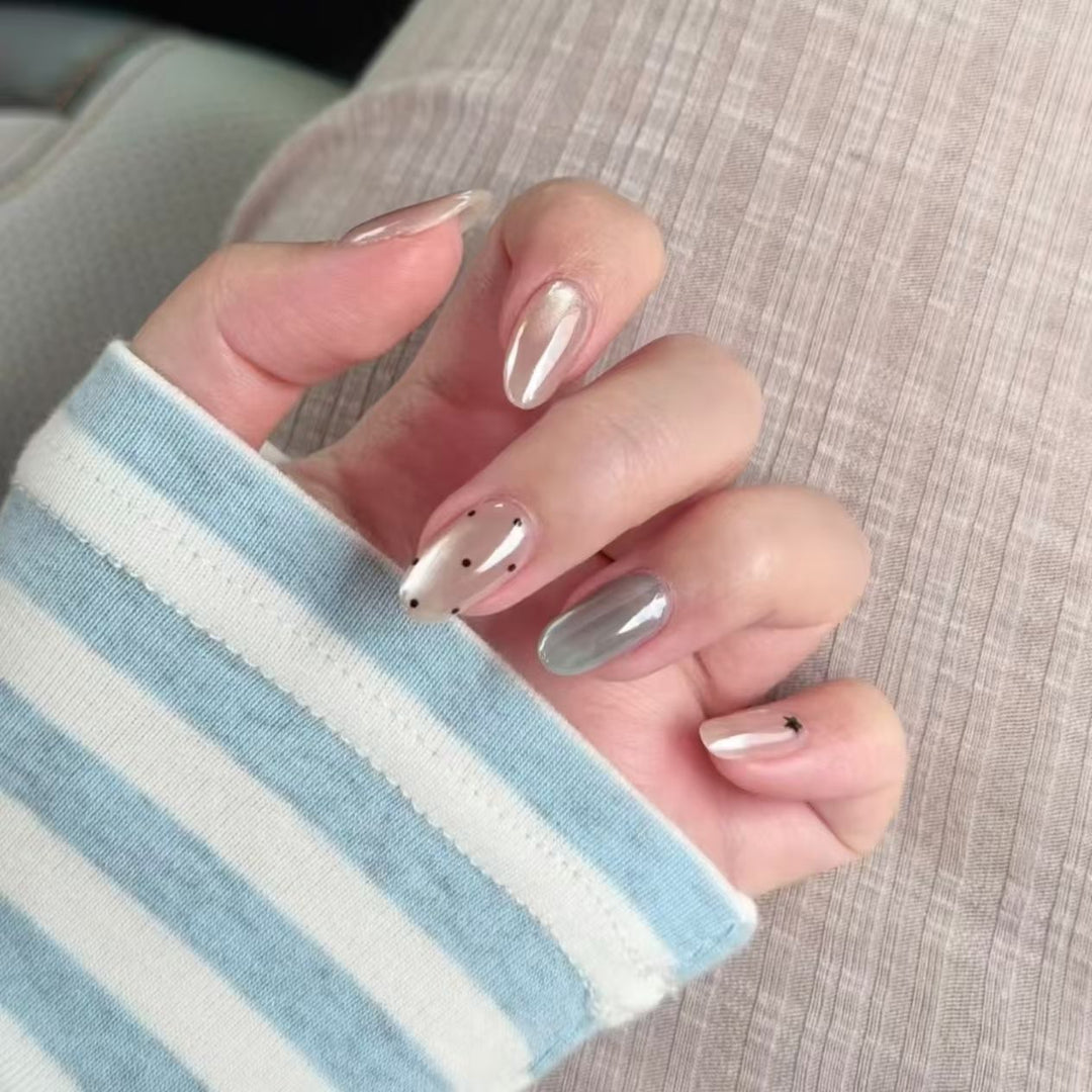Elegante künstlerische Nageldesign-Verlängerungen