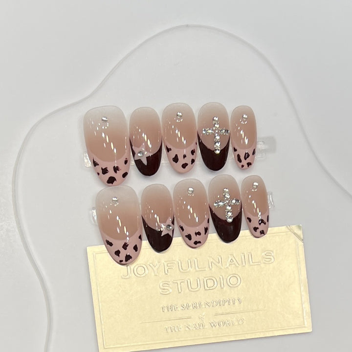Stylisches Press-On Nagelkunst Set