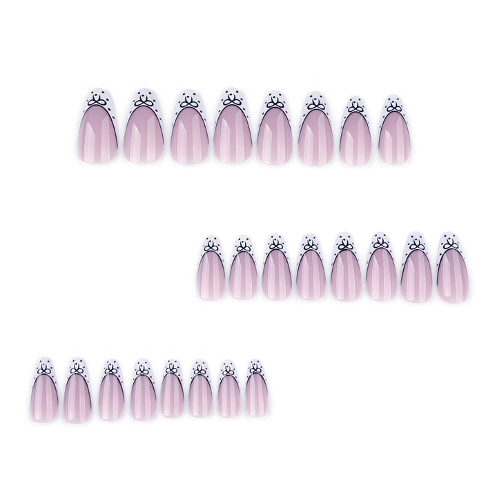 Kunstvolle Stiletto-Nägel mit elegantem Floral Design Karnz
