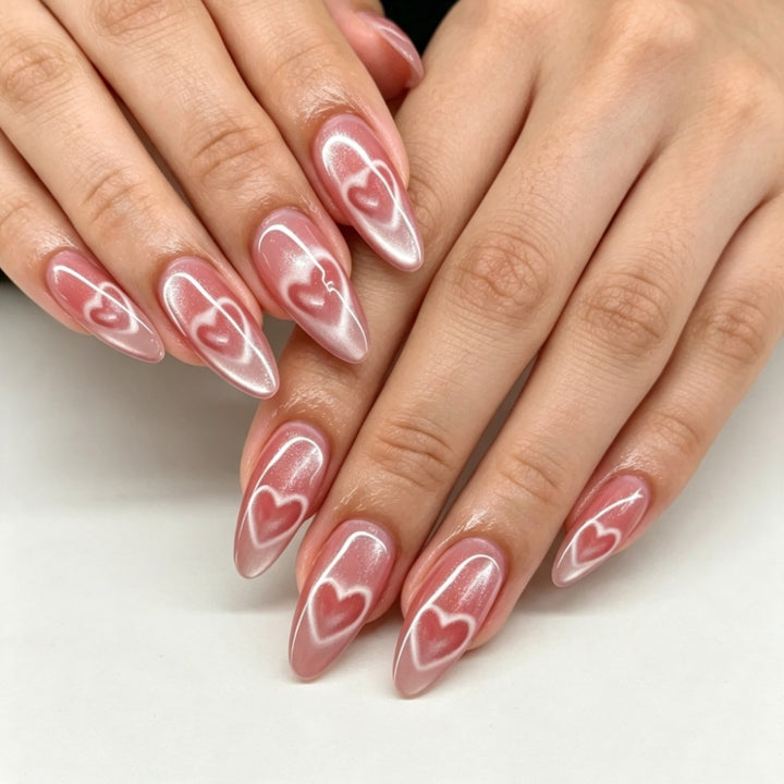 Kunstnägel mit Elegantem Herzdesign Karnz
