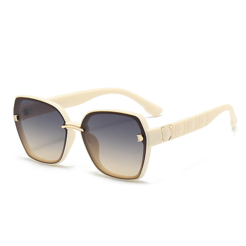 Damen Sonnenbrille mit stilvollem, quadratischem Rahmen und eleganten Details Karnz