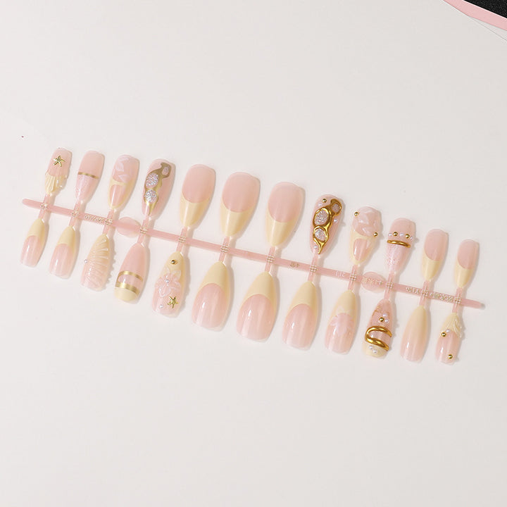 Dekorative Premium Nagelspitzen Karnz