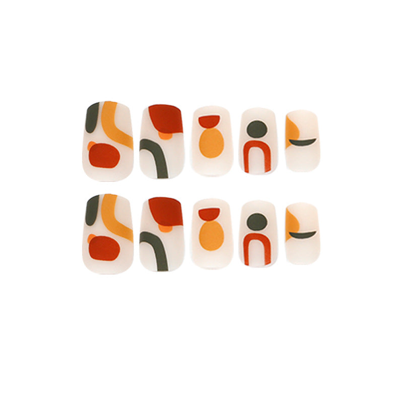 Kreative Nagelkunst mit geometrischen Designs Karnz