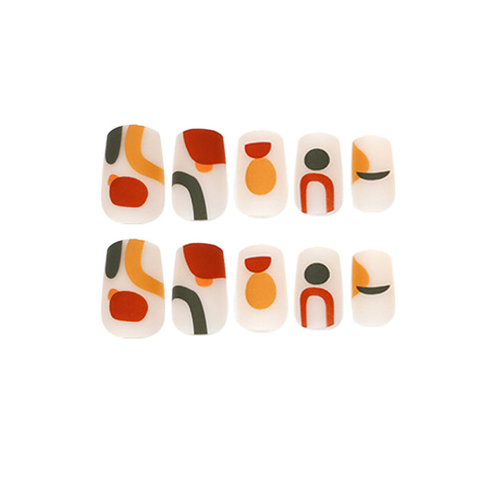 Kreative Nagelkunst mit geometrischen Designs Karnz