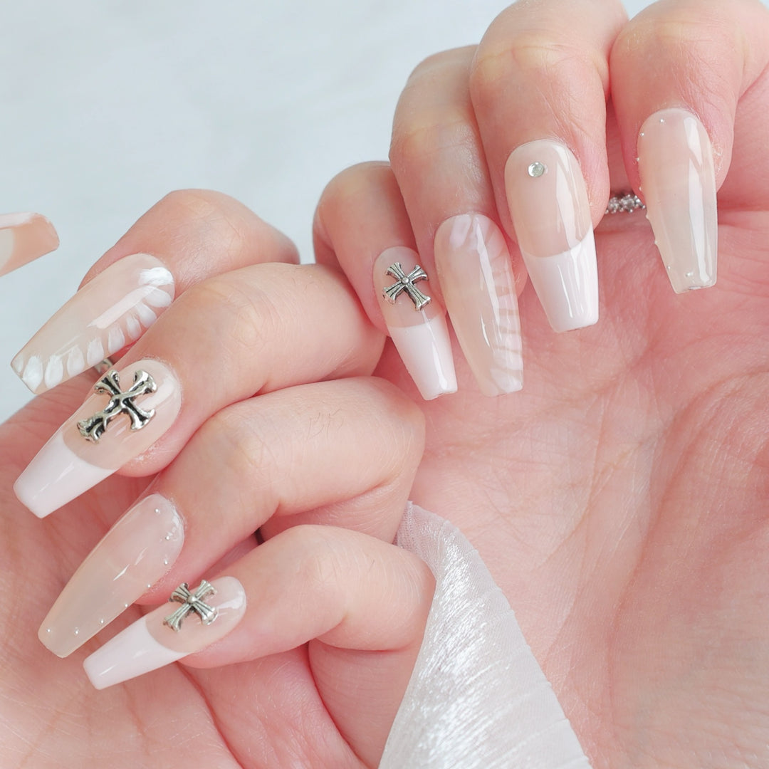 Elegantes Press-On Nagelkunstset mit dekorativen Akzenten